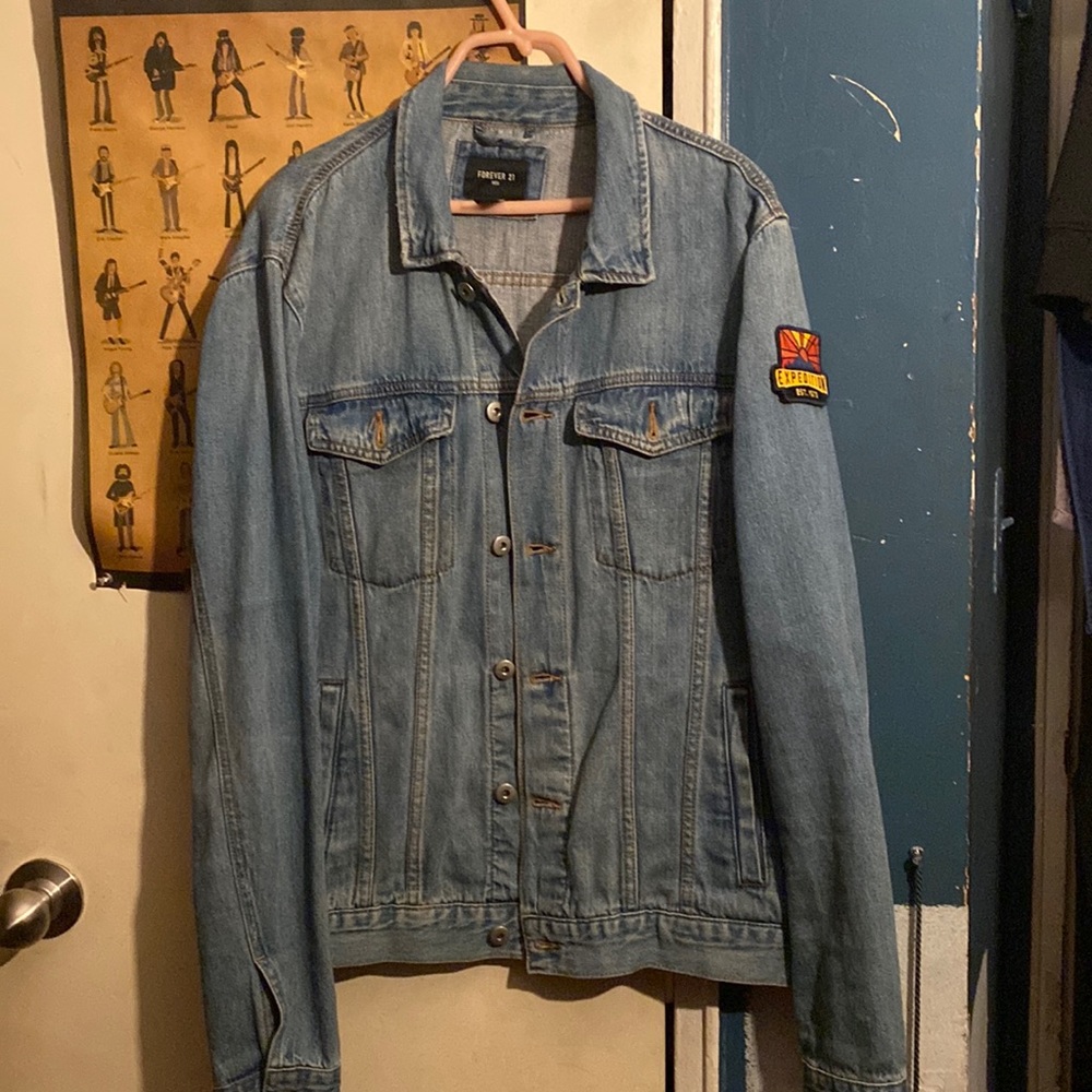 Forever 21 L Men’s Denim Jacket.